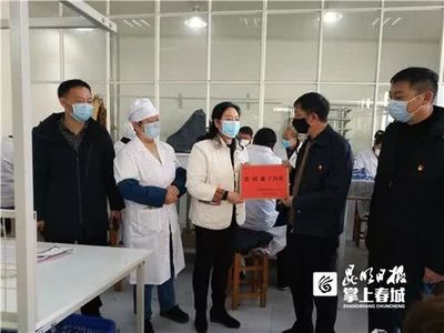 盤龍區(qū)總工會(huì)慰問(wèn)疫情防控物資生產(chǎn)一線職工